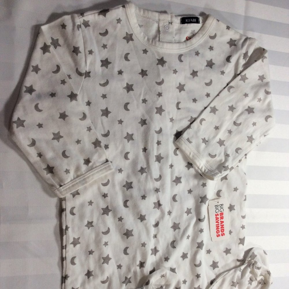 👣 5/$25 - White/Grey Star/Moon Print Sleeper w/ Back Closure & Diaper Flap